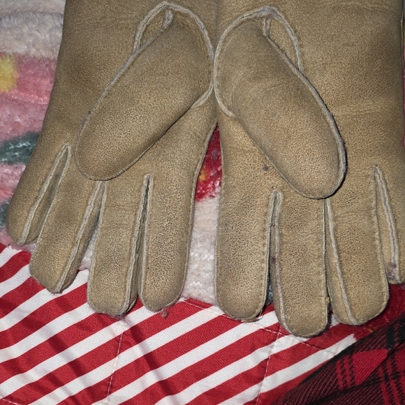 UGG Beige Shearling Gloves Size XL - Picture 4 of 13